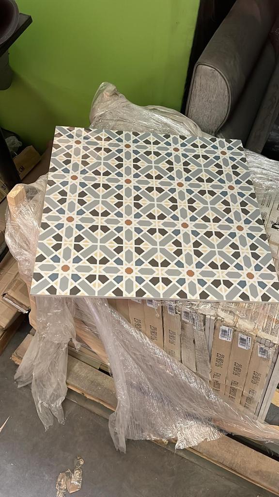 Partij Hoogglans Patroon Vloer en Wand tegels 60x60 Totaal 21.6 m2