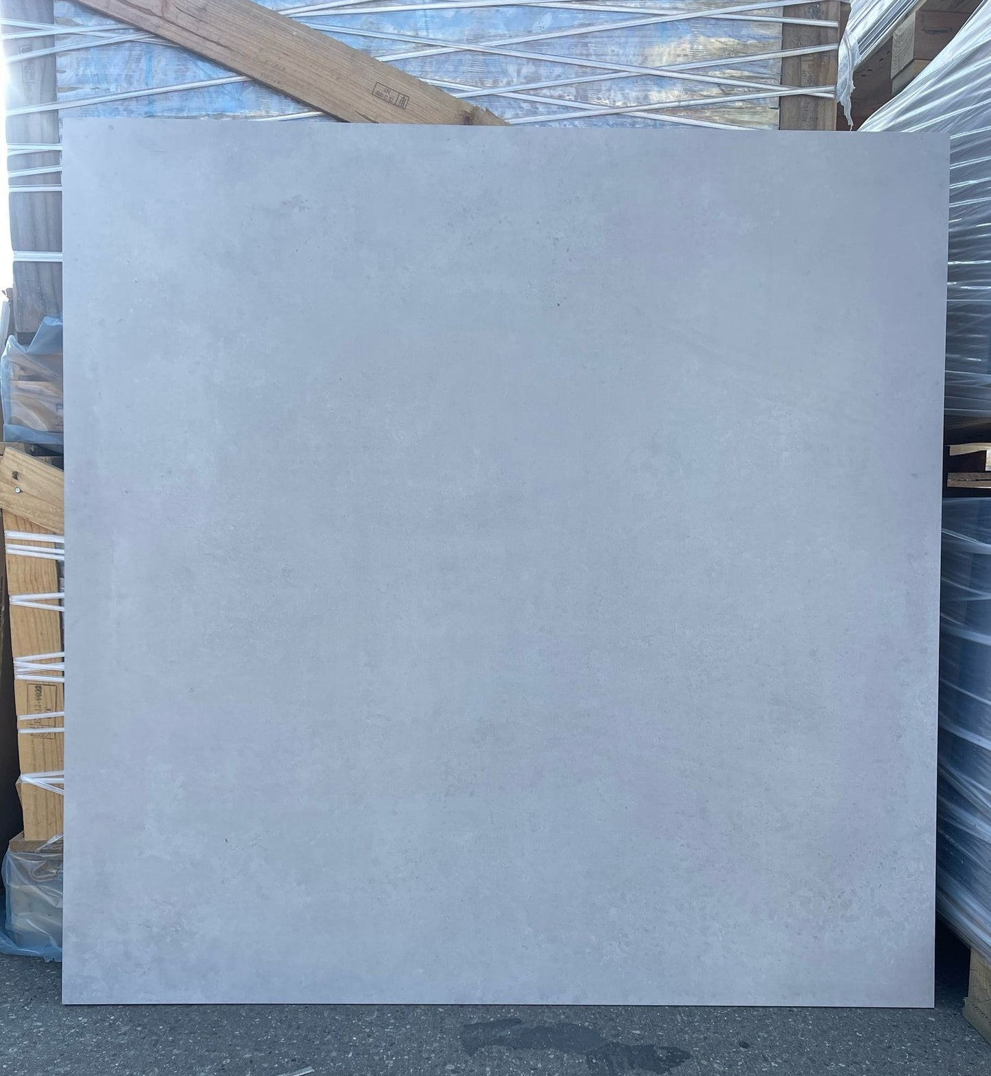 Nr. 13 Partij 120x120 Licht Grijs tegels € 22.50 p.m2 ( 51.84m2)