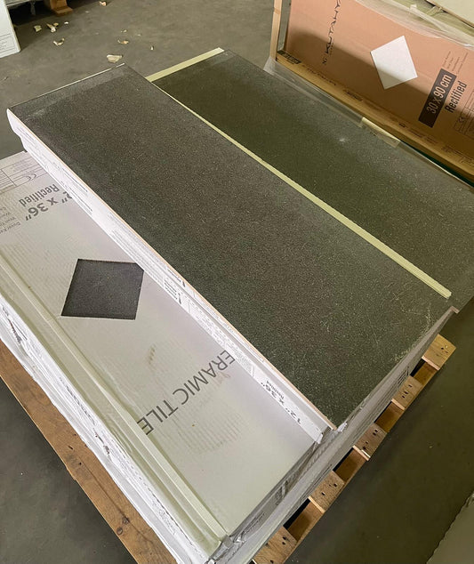 Antraciet Lappato/ MAT wandtegels  30x90 €12.- per m2  OP=OP