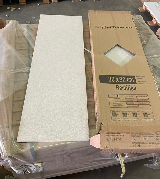 Wit Lappato/ MAT wandtegels 30x90  € 12.- p.m2 OP=OP